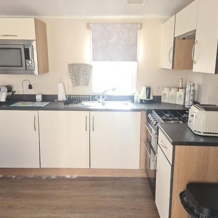 The Orchards Holiday Home Клактон-он-Си Экстерьер фото