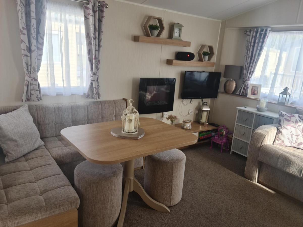 The Orchards Holiday Home Клактон-он-Си Экстерьер фото